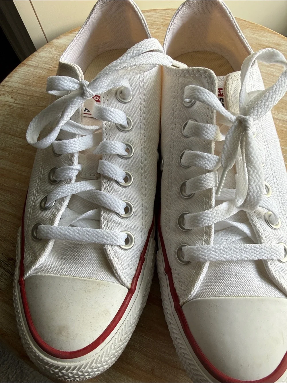 White Low-Top Canvas Sneakers with Red Trim - Classic Women's Lace-Up